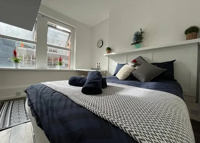 Glasshouse Yard Studio\'S F1